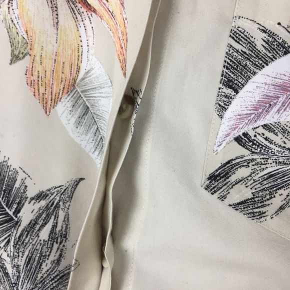 CHICO'S Women Mid Sleeve Beige Floral Button Up Collar Button Pocket Shirt 4/6 - Picture 5 of 12